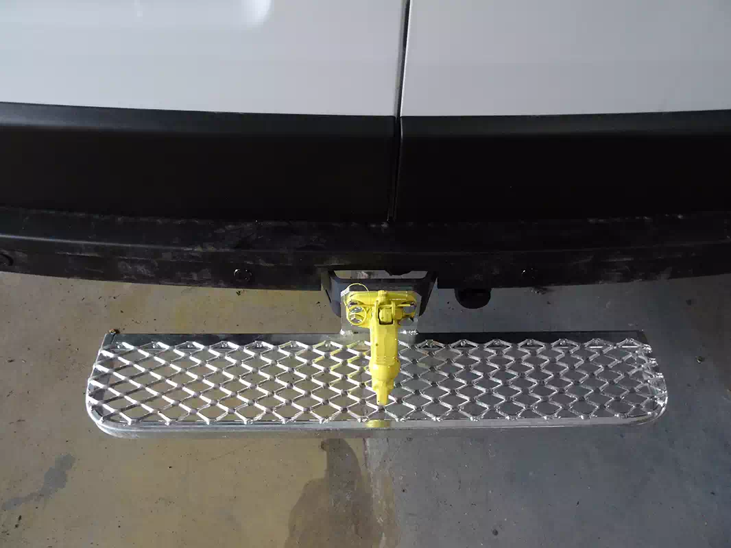 Aménagement d'utilitaires sur Angers - marche_pied1