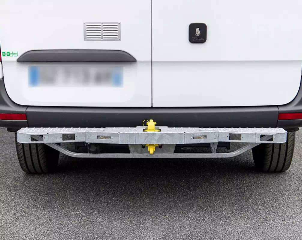 Aménagement d'utilitaires sur Angers -marche_pied8